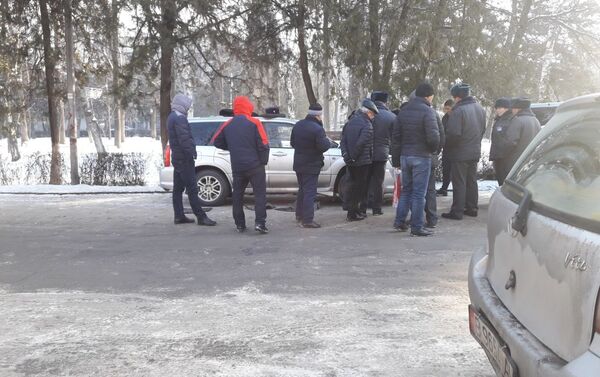 В Бишкеке на пересечении проспекта Эркиндик и улицы Московской утром 18 января прошла спецоперация - Sputnik Кыргызстан
