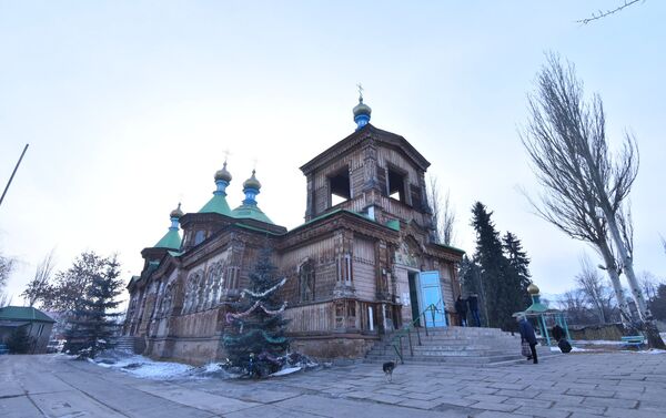 В Караколе прошла торжественная литургия и крестный ход по случаю Крещения Господня - Sputnik Кыргызстан