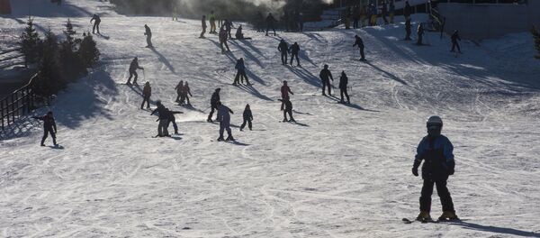 Каракол лыжа базасындагы эс алуучулар. Архив - Sputnik Кыргызстан