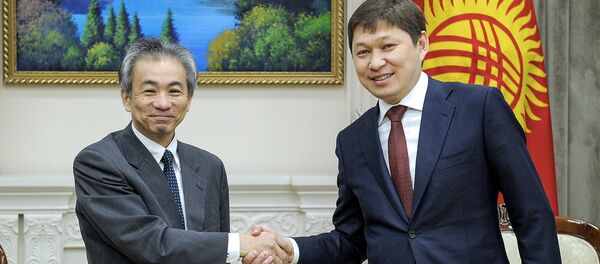 Встреча Сапара Исмакова с постоянным представителем Японского агентства международного сотрудничества (JICA) в Кыргызстане Казухико Кикучи - Sputnik Кыргызстан