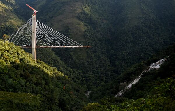 Обрушение в строящемся мосте в Колумбии - Sputnik Кыргызстан