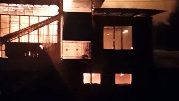 В Ошской области сгорела мечеть — видео с места пожара - Sputnik Кыргызстан
