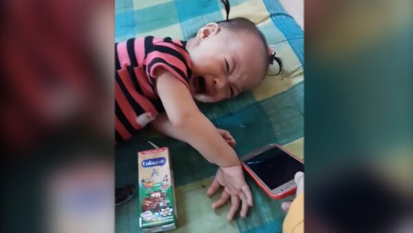 Мама придумала, как отучить детей от смартфона — видео из Таиланда - Sputnik Кыргызстан