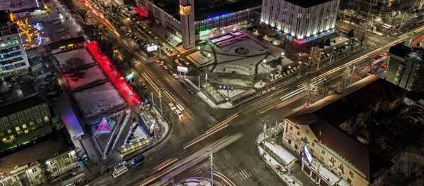 Красота ночного перекрестка в центре Бишкека - Sputnik Кыргызстан