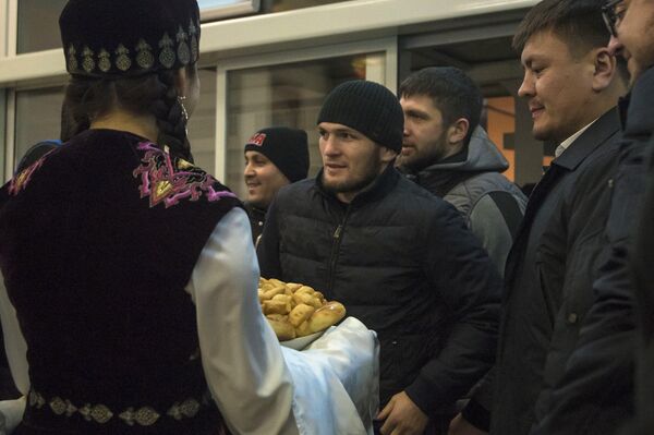 Визит известного бойцы UFC Хабиба Нурмагомедова в Бишкек - Sputnik Кыргызстан