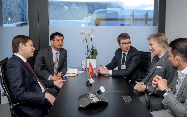 Премьер-министр КР Сапар Исаков в рамках визита в Давос (Швейцария) встретился с представителями ряда международных компаний - Sputnik Кыргызстан