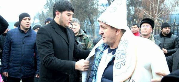 Бүгүн россиялык UFC мушкери Хабиб Нурмагомедовдун атасы Абдулманап Нурмагомедов Ош шаарына келди - Sputnik Кыргызстан