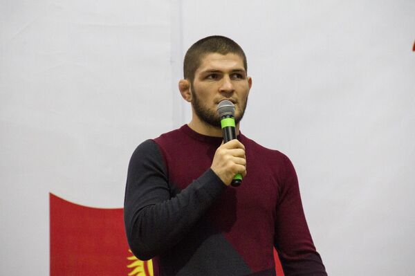 Визит известного бойцы UFC Хабиба Нурмагомедова в Бишкек Визит известного бойцы UFC Хабиба Нурмагомедова в Бишкек - Sputnik Кыргызстан