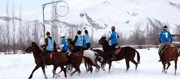 Ат жалында топ ойногондор. Кыргызстандык оюнчулар француздарды утуп алды - Sputnik Кыргызстан