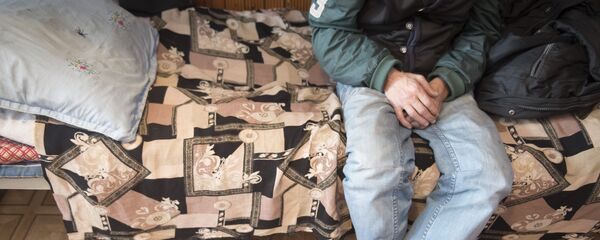 Бездомный мужчина в приюте Коломто. Архивное фото Бездомный мужчина в приюте Коломто. Архивное фото - Sputnik Кыргызстан