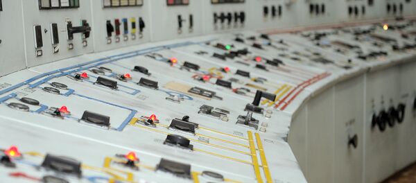 Премьер-министр Сапар Исаков экстренно посетил ТЭЦ города Бишкек - Sputnik Кыргызстан