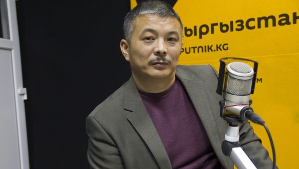 Поэт, журналист Зайырбек Ажыматов. Архивное фото - Sputnik Кыргызстан