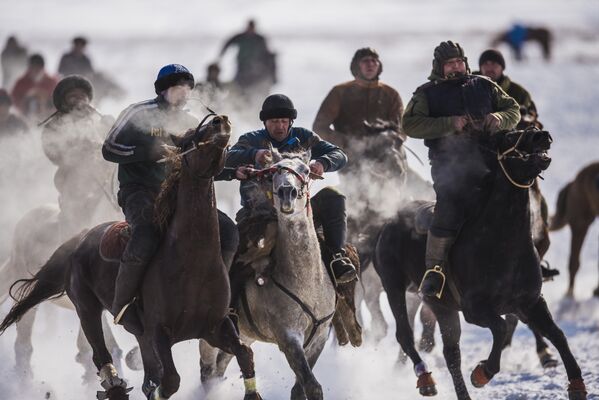 Игра аламан улак на территории поселка Дача СУ - Sputnik Кыргызстан