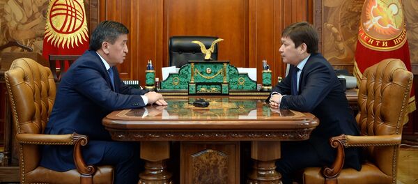 Президент Сооронбай Жээнбеков премьер-министр Сапар Исаков менен жолугуп, Бишкек ТЭЦинин айланасындагы кырдаалды талкуулады - Sputnik Кыргызстан