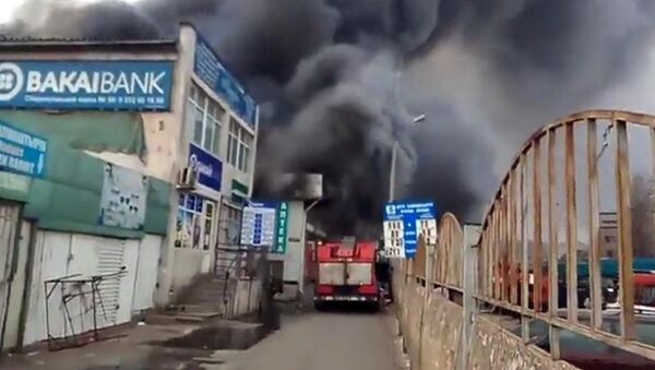 На Ошском рынке крупный пожар — прямая трансляция - Sputnik Кыргызстан