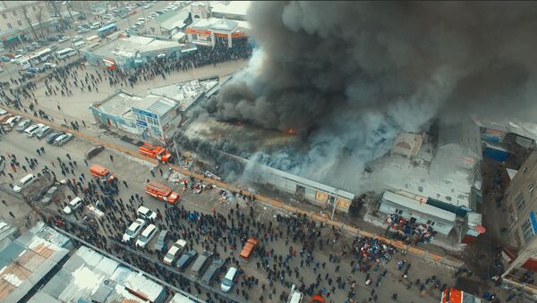 Видео пожара на Ошском рынке с дрона — как спасали товары - Sputnik Кыргызстан