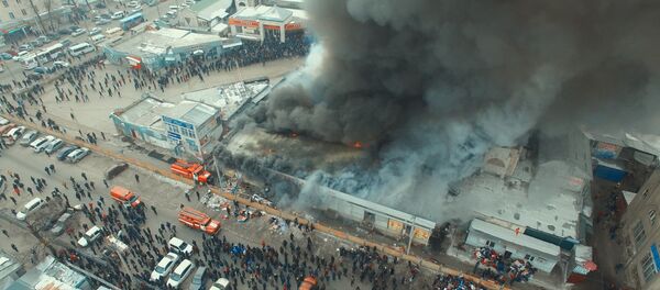 Видео пожара на Ошском рынке с дрона — как спасали товары - Sputnik Кыргызстан