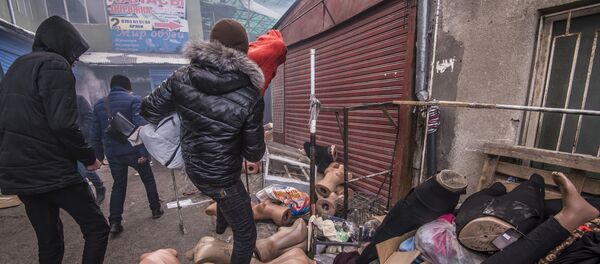 Крупный пожар на территории Ошского рынка в Бишкеке - Sputnik Кыргызстан