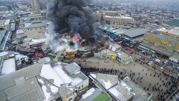 Крупный пожар на территории Ошского рынка в Бишкеке. Архивное фото - Sputnik Кыргызстан