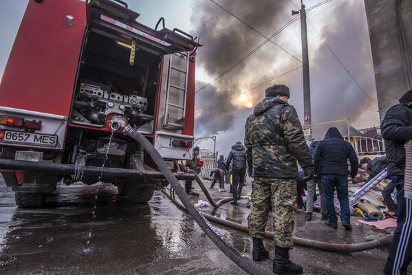 Крупный пожар на территории Ошского рынка в Бишкеке - Sputnik Кыргызстан