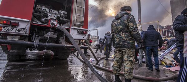 Крупный пожар на территории Ошского рынка в Бишкеке - Sputnik Кыргызстан