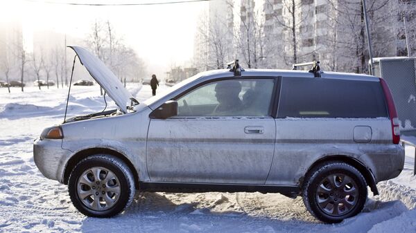 Автомобиль на улице в холодную погоду. Архивное фото - Sputnik Кыргызстан