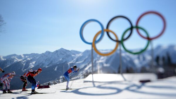 Спортсмены во время прохождения дистанции на зимних олимпийских играх. Архивное фото - Sputnik Кыргызстан