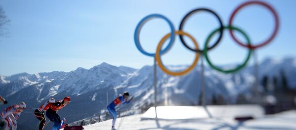 Спортсмены во время прохождения дистанции на зимних олимпийских играх. Архивное фото - Sputnik Кыргызстан