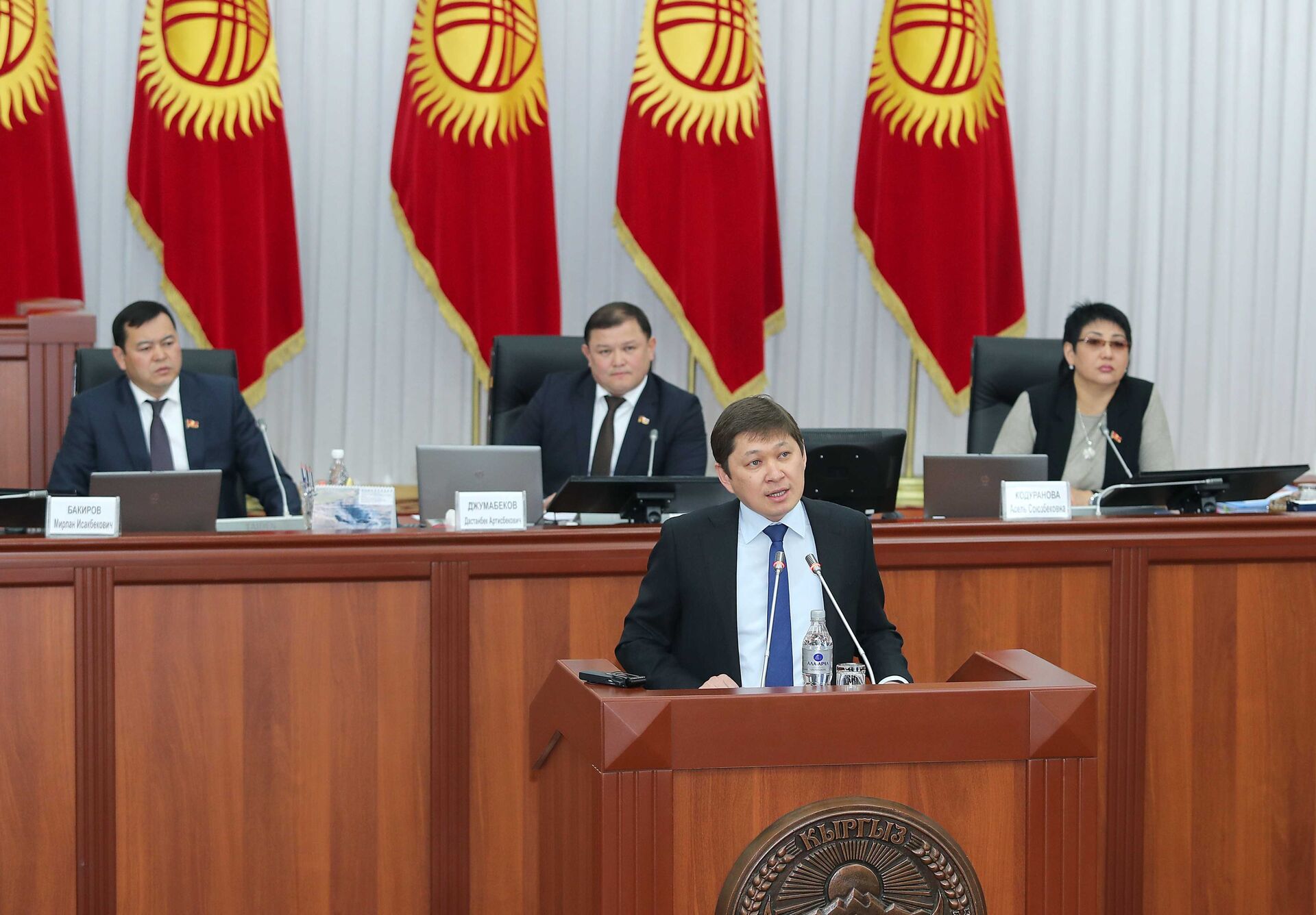 Заседание парламента о ситуации на ТЭЦ Бишкека - Sputnik Кыргызстан, 1920, 29.12.2021