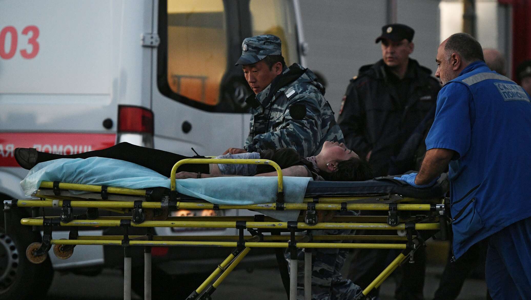 Военный госпиталь 1942 год. Тифозная больница петроград 1916. Помощь раненым в москве. Помощь раненым в москве. Полевой госпиталь великой отечественной войны 1941-1945.