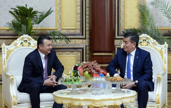 Президент Кыргызстана Сооронбай Жээнбеков сегодня, 1 февраля, прибыл с официальным визитом в Таджикистан - Sputnik Кыргызстан