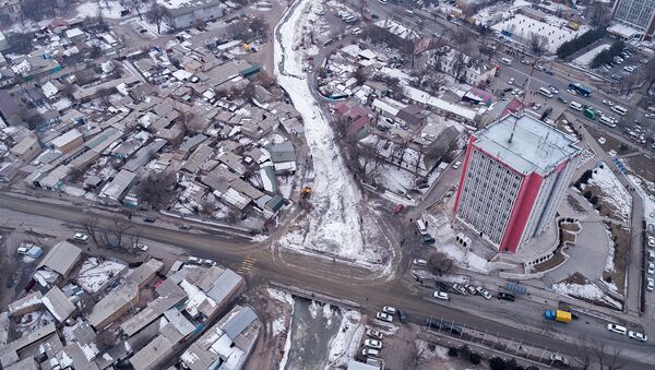 Фотофакт: заледеневшее русло Ала-Арчи — вид с дрона - Sputnik Кыргызстан