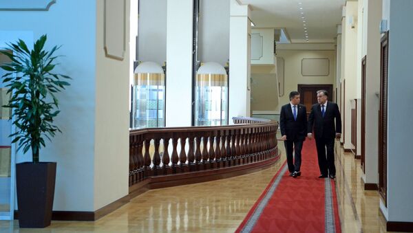 Пезидент Кыргызстана Соронбай Жээнбеков на встрече с главой Таджикистана Эмомали Рахмоном. Архивное фото - Sputnik Кыргызстан