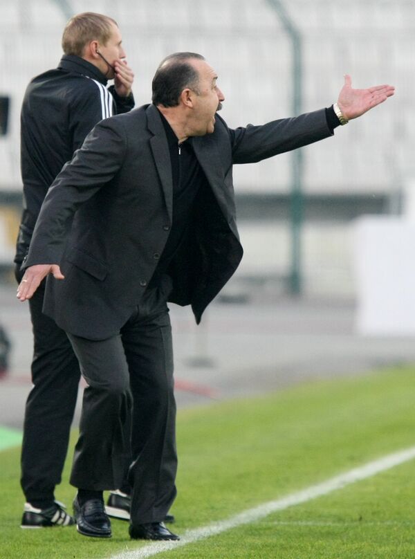 Главный тренер Алании Валерий Газзаев. Архивное фото - Sputnik Кыргызстан