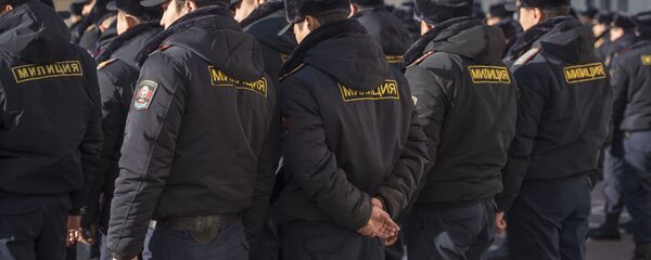 Присвоение звания младшего лейтенанта 20 сотрудникам службы Мобильного батальона 102 в ГУВД Бишкека - Sputnik Кыргызстан