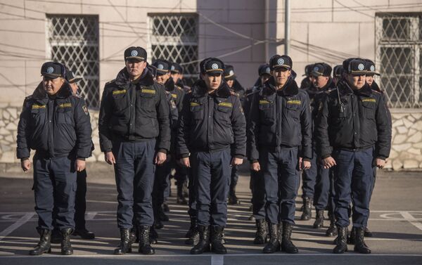 Также был проведен инструктаж личного состава по несению службы, обеспечению общественного порядка и безопасности граждан. - Sputnik Кыргызстан