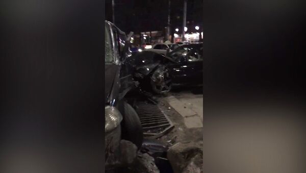 Жесткое ДТП с участием 3 машин в Бишкеке — есть пострадавшие. Видео - Sputnik Кыргызстан