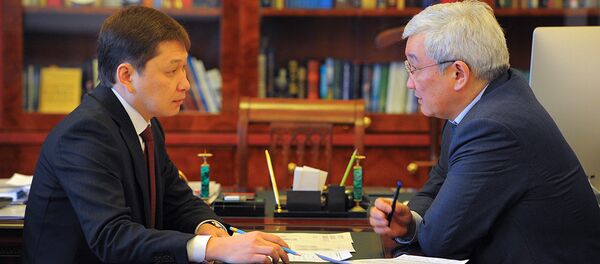 Премьер-министр Сапар Исаков встретился с председателем ГТС Кубанычбеком Кулматовым - Sputnik Кыргызстан