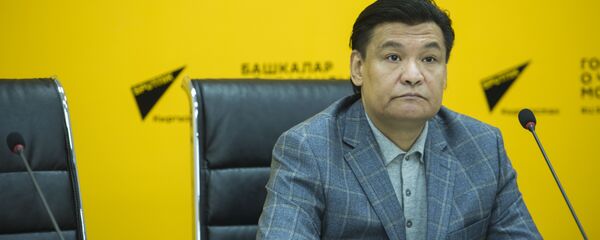 Советник премьер-министра КР по экономике Кубат Рахимов. Архивное фото Советник премьер-министра КР по экономике Кубат Рахимов. Архивное фото - Sputnik Кыргызстан