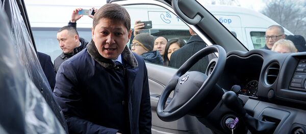 Церемония передачи ГРС микроавтобусов от ПРОООН Церемония передачи ГРС микроавтобусов от ПРОООН - Sputnik Кыргызстан