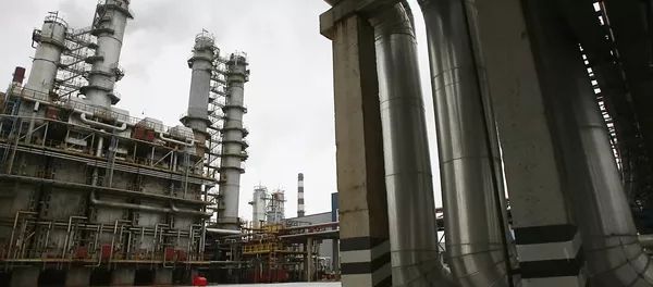 Нефтеперерабатывающее предприятие. Архивное фото Нефтеперерабатывающее предприятие. Архивное фото - Sputnik Кыргызстан