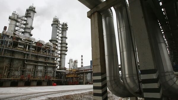Мунайды кайра иштетүүчү заводду. Архив - Sputnik Кыргызстан