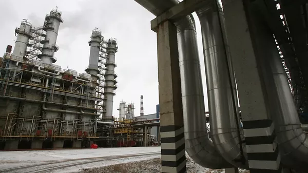 Мунайды кайра иштетүүчү заводду. Архив - Sputnik Кыргызстан