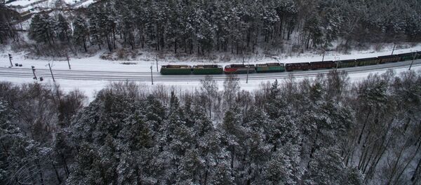 Поезд на железнодорожной магистрали. Архивное фото - Sputnik Кыргызстан