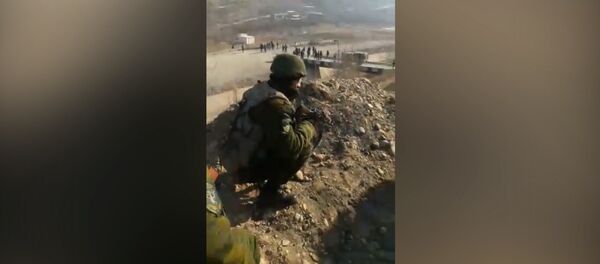 Что происходит на кыргызско-таджикской границе? — видео очевидца - Sputnik Кыргызстан