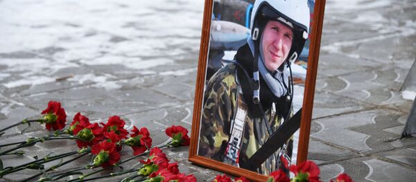 Акция в память о погибшем в Сирии летчике Р. Филипове Акция в память о погибшем в Сирии летчике Р. Филипове - Sputnik Кыргызстан