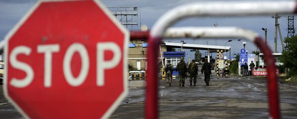 Пограничный пункт пропуска Изварино после обстрела - Sputnik Кыргызстан