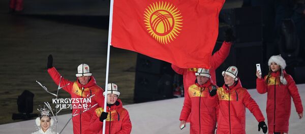 Кыргызстандык спортчулар Түштүк Кореянын Пхенчхан шаарында XXIII кышкы Олимпиада оюндарынын салтанаттуу ачылыш аземинде - Sputnik Кыргызстан