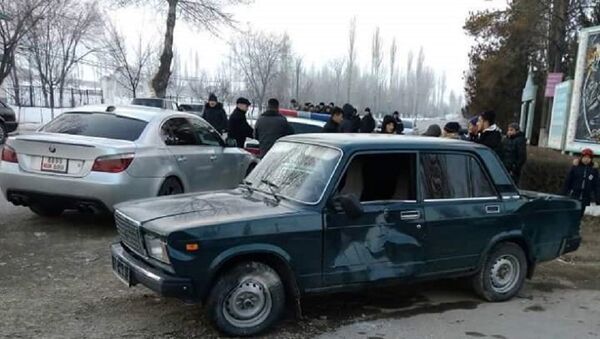 Автонаезд на четырех учителей в городе Кербен - Sputnik Кыргызстан