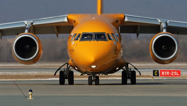 Самолет Ан-148-100В авиакомпании Саратовские авиалинии. Архивное фото - Sputnik Кыргызстан